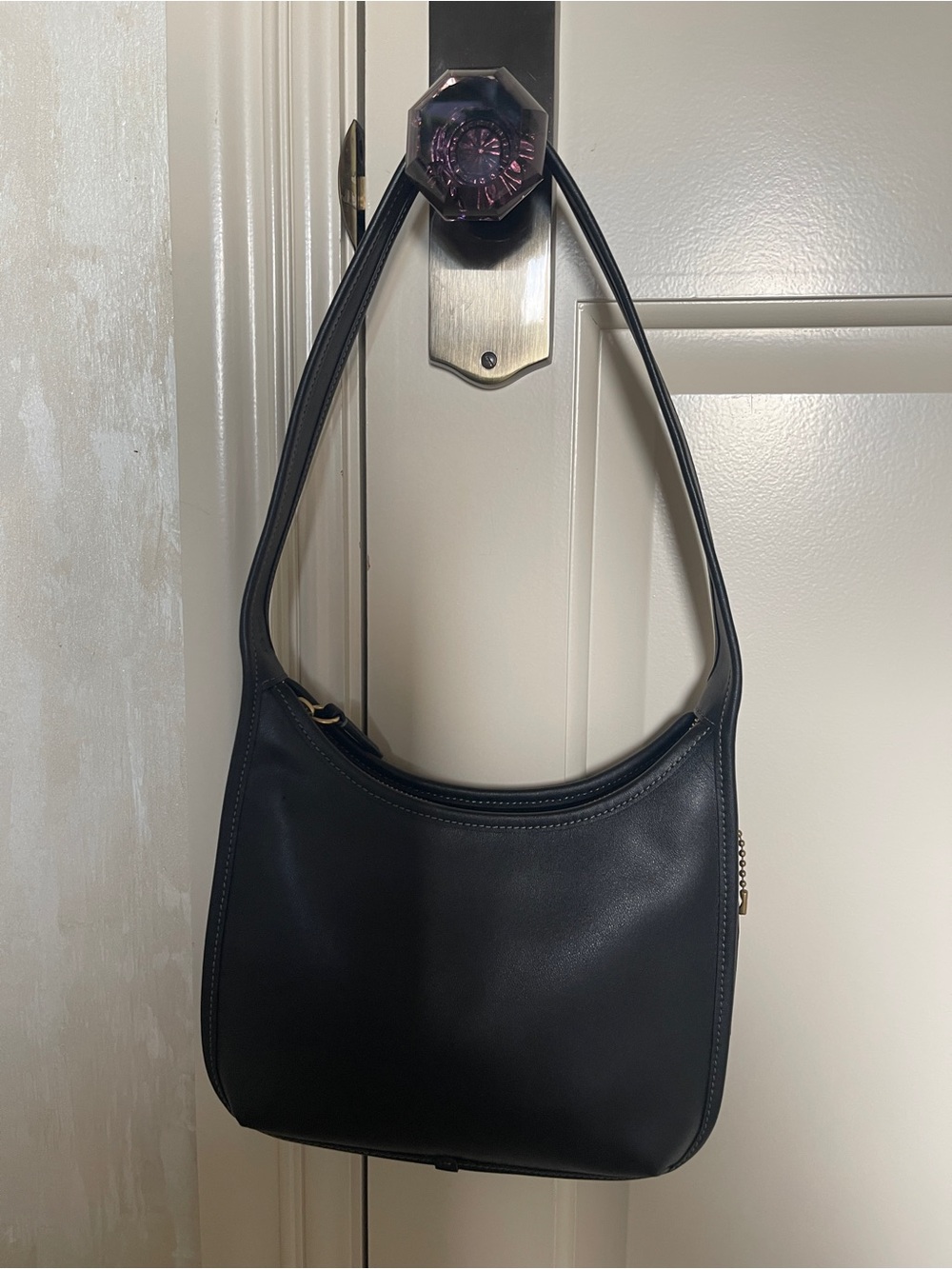 Coach Classic Black Shoulder Bag – Sleek Everyday Carry
